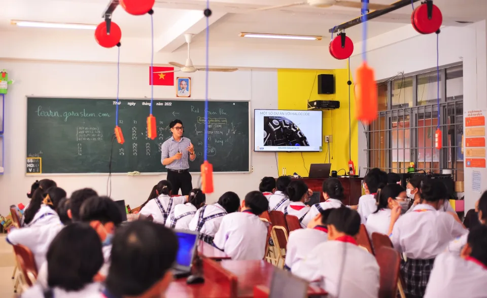 Sinh viên học tiếng Anh tại Anh Thơ